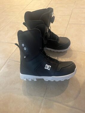 DC Scout Black Kids' Snowboard Boots with White Sole